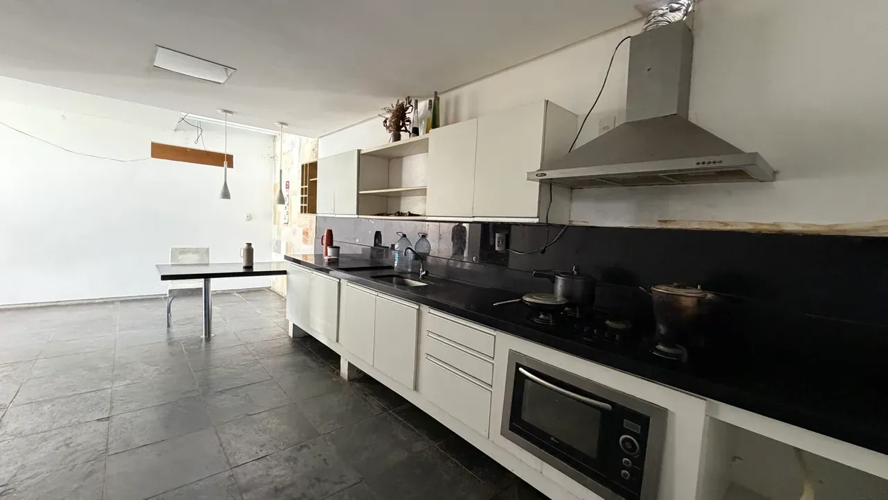 Casa de 5 dormitórios com 4 banheiros e 4 vagas na 2ª