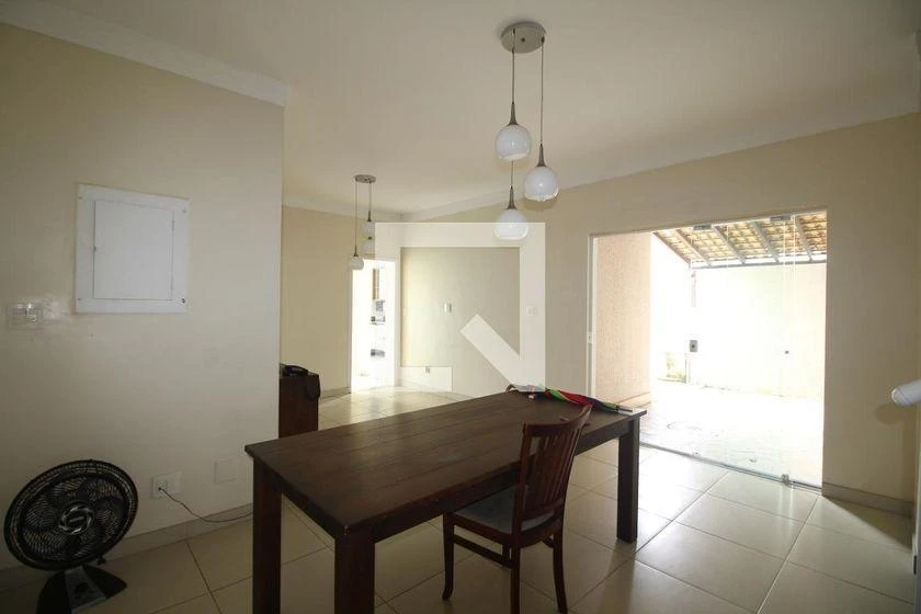 6-bedroom house with 4 en-suite suites and 600 m² — photo 2