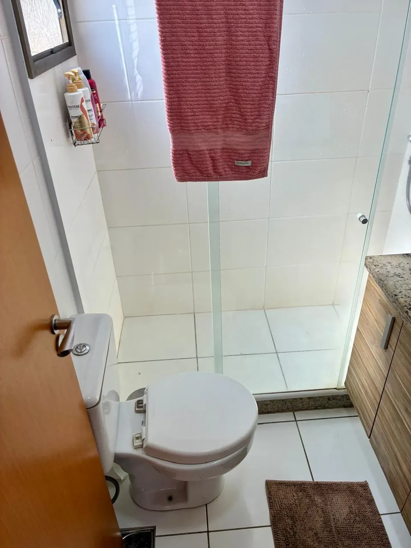 Furnished 2-bedroom apartment with en-suite and parking — photo 28