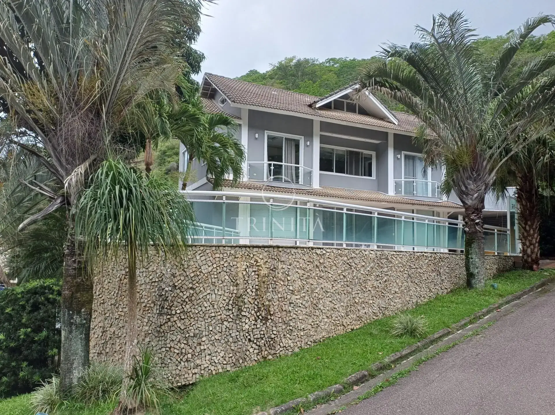 House, 490 m², with a grill on the balcony — photo 15