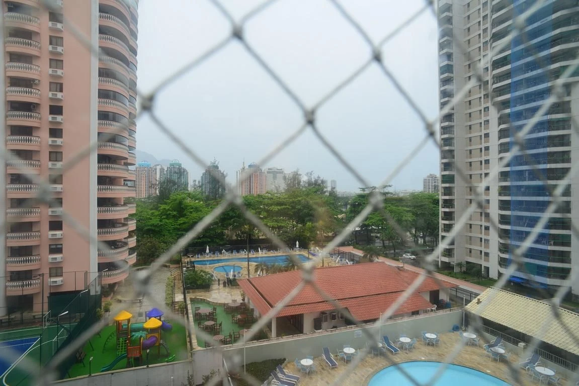 Rental apartment with 2 bedrooms and a glass balcony — photo 2