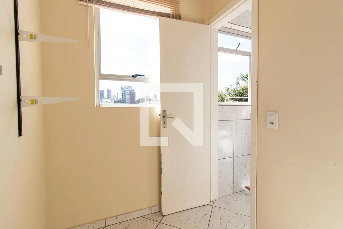 Apartamento de 3 quartos com piso de madeira ou laminado — photo 47