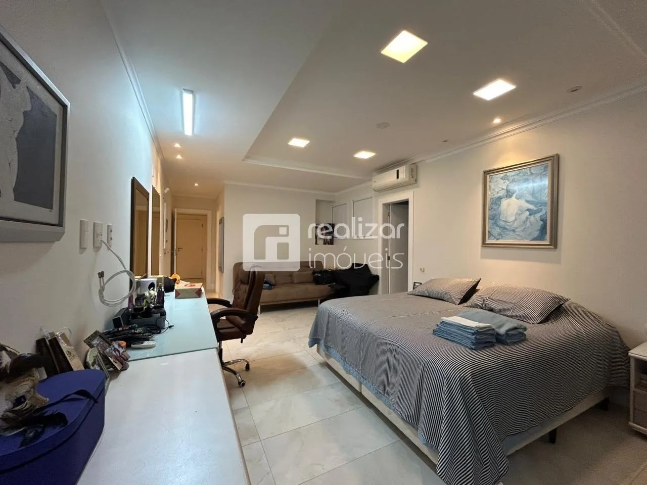 House with 7 bedrooms and a private garden — photo 10
