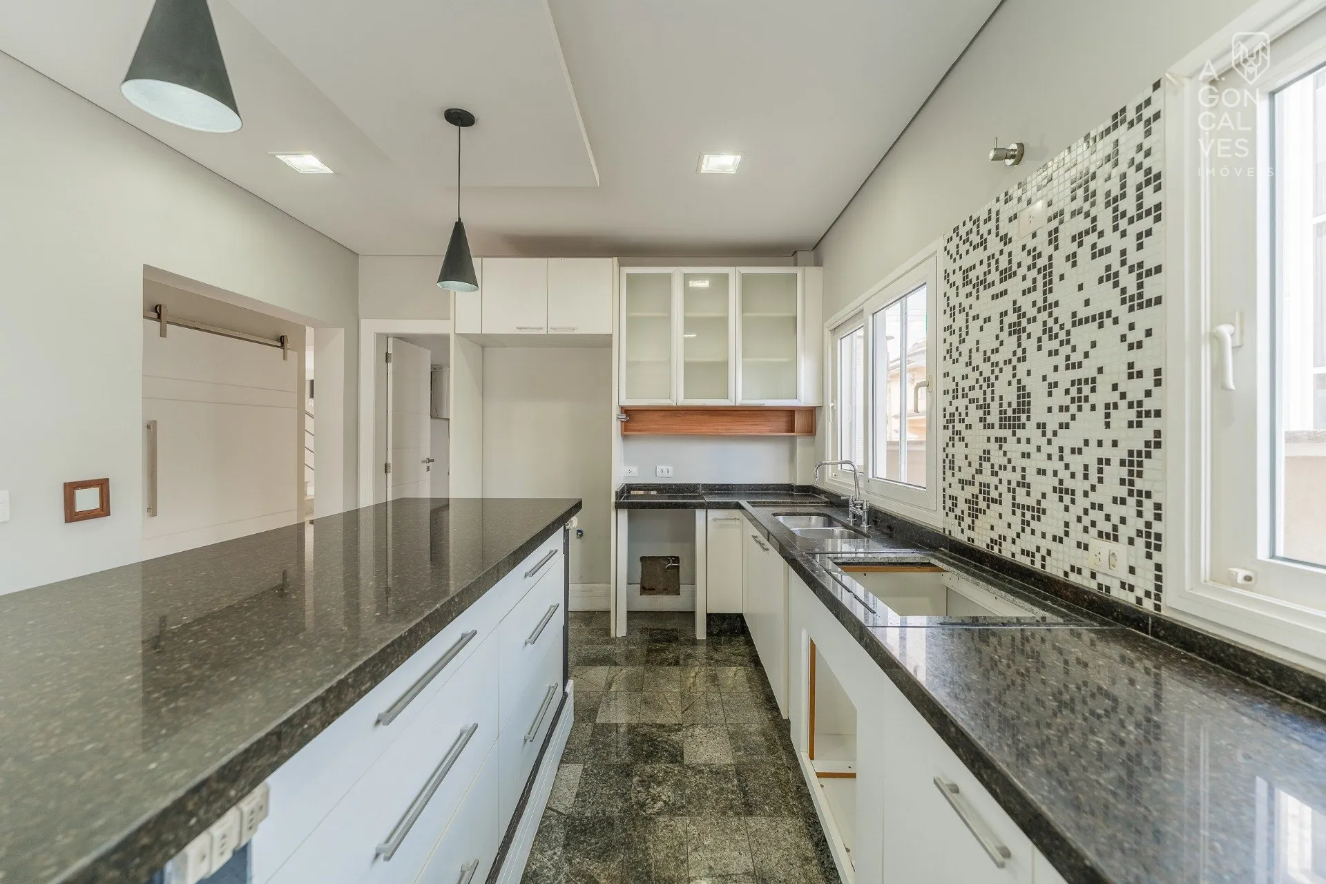 House with 4 bedrooms, open-plan kitchen and 4 parking — photo 14