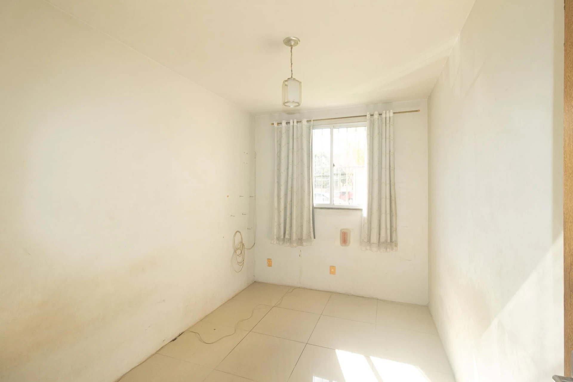 Unfurnished apartment with 2 bedrooms and a separate kitchen — photo 35