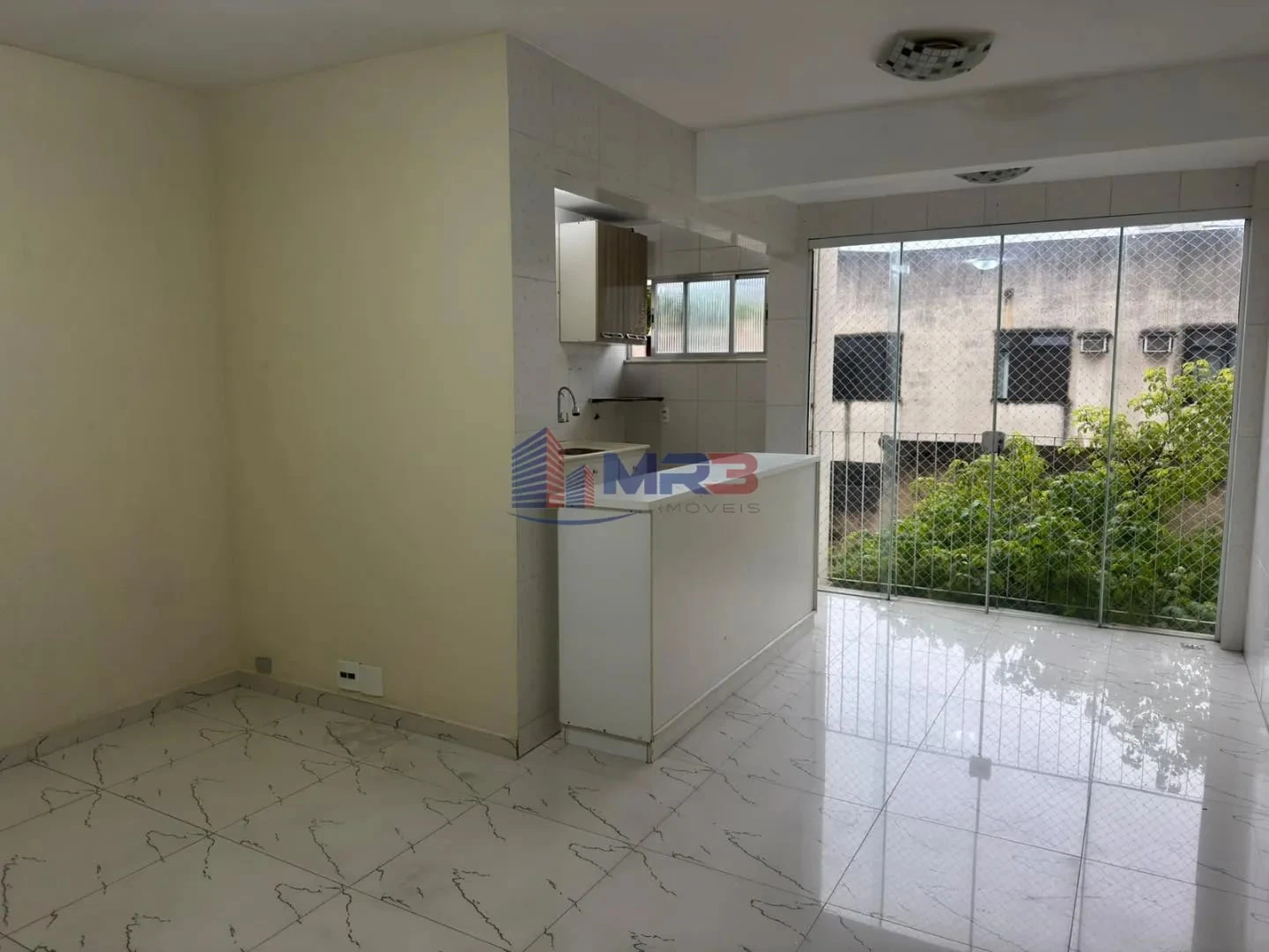 2-bedroom apartment in a building with a pool — photo 25
