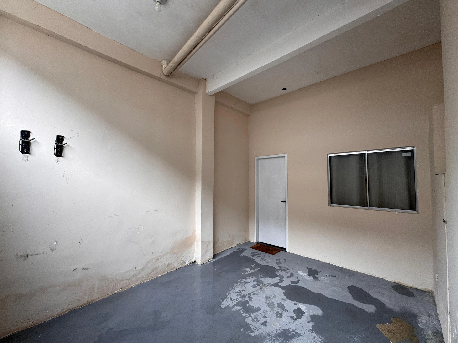 Washing machine in a one-bedroom house, 76 m² — photo 31