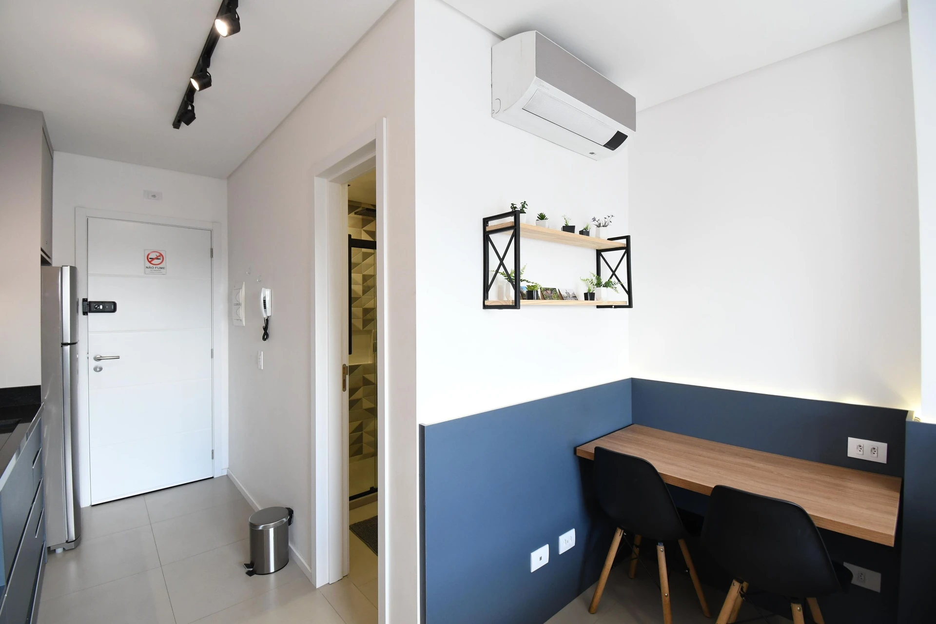 Furnished studio, 25 m², with floor-to-ceiling windows — photo 28