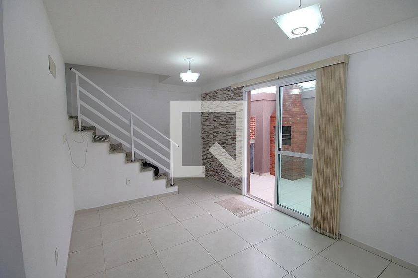 Furnished house, 96 m², with a glass-enclosed balcony