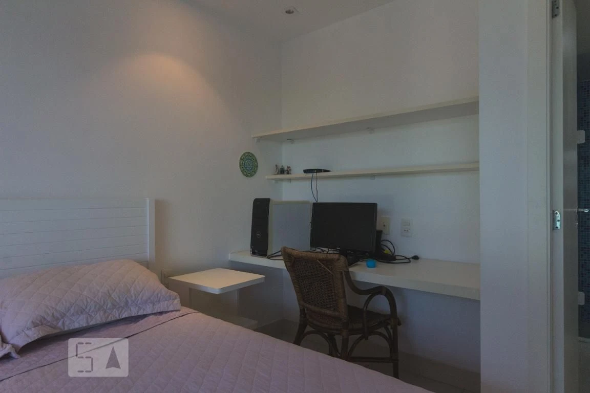 Furnished apartment with 2 en-suites and a balcony — photo 11