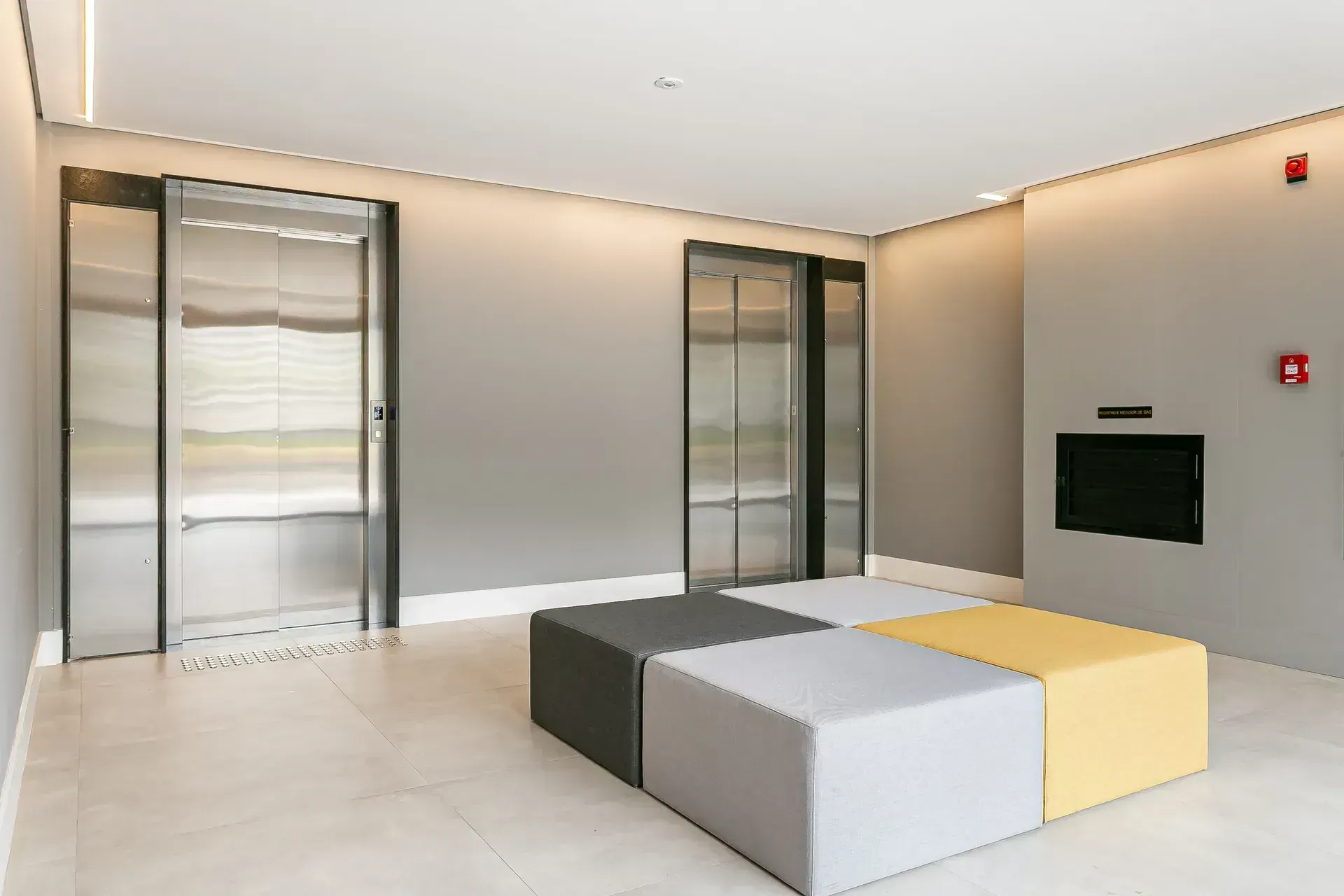 59 m² furnished studio with an integrated open-plan kitchen — photo 4