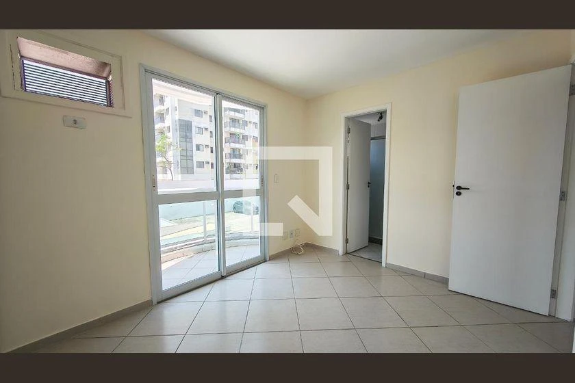 3-bedroom apartment in a building with a gym — photo 11