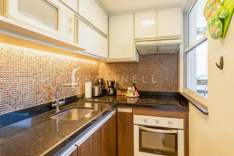 Furnished 1-bedroom apartment with enclosed glass balcony — photo 9