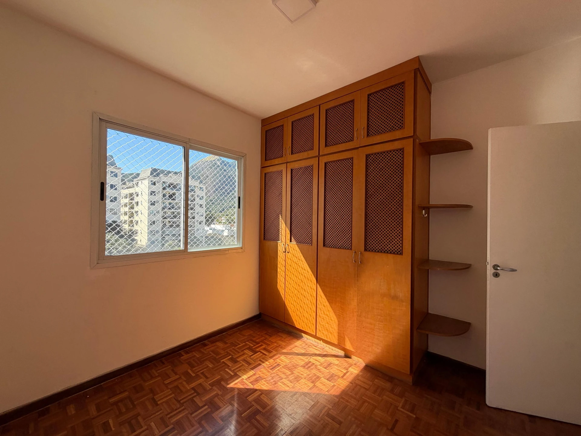 Apartamento de 3 dormitorios con 1 plaza, cocina cerrada — photo 4