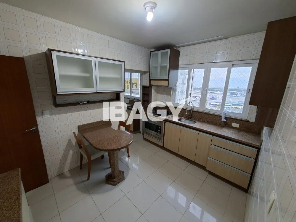 Apartamento de alquiler con 4 dormitorios y 120 m² — photo 9