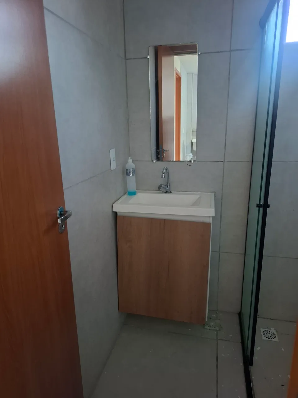 2-bedroom apartment in a building with a gym — photo 4