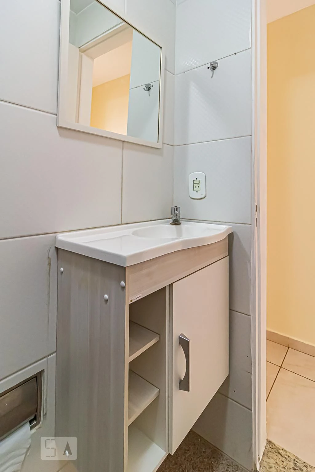Unfurnished 2-bedroom apartment with a closed kitchen — photo 16