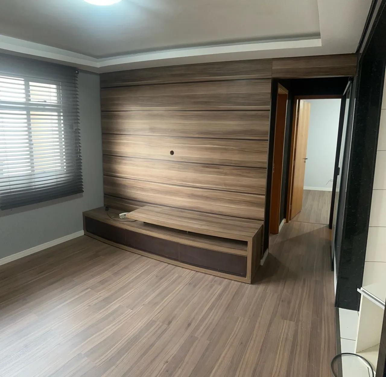 2-bedroom apartment with wood or laminate floors in Curitiba — photo 5