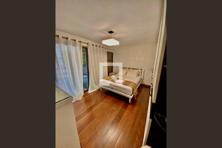 Furnished 190 m² apartment with 3 en-suite bedrooms — photo 16