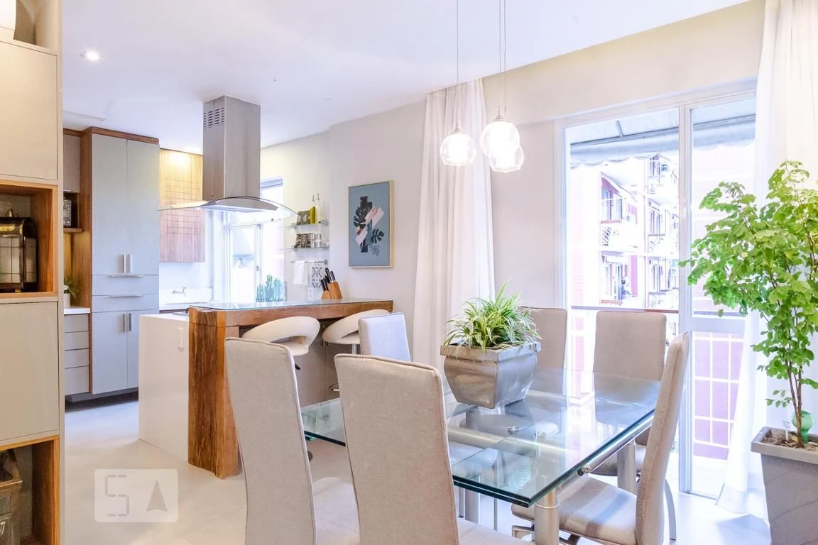 Furnished 2-bedroom apartment with a glassed-in balcony — photo 40