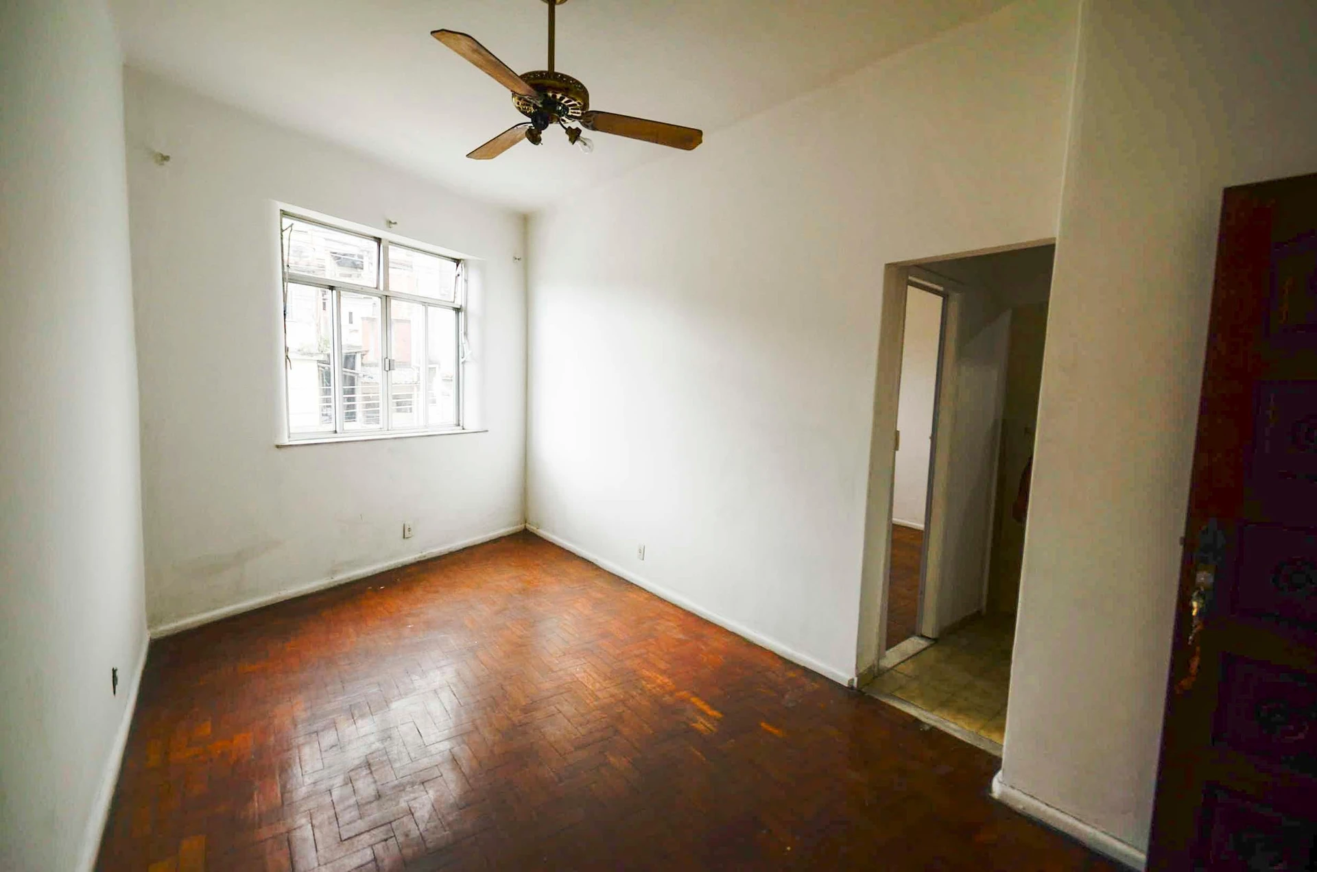 Rental apartment with 2 bedrooms and a balcony — photo 4