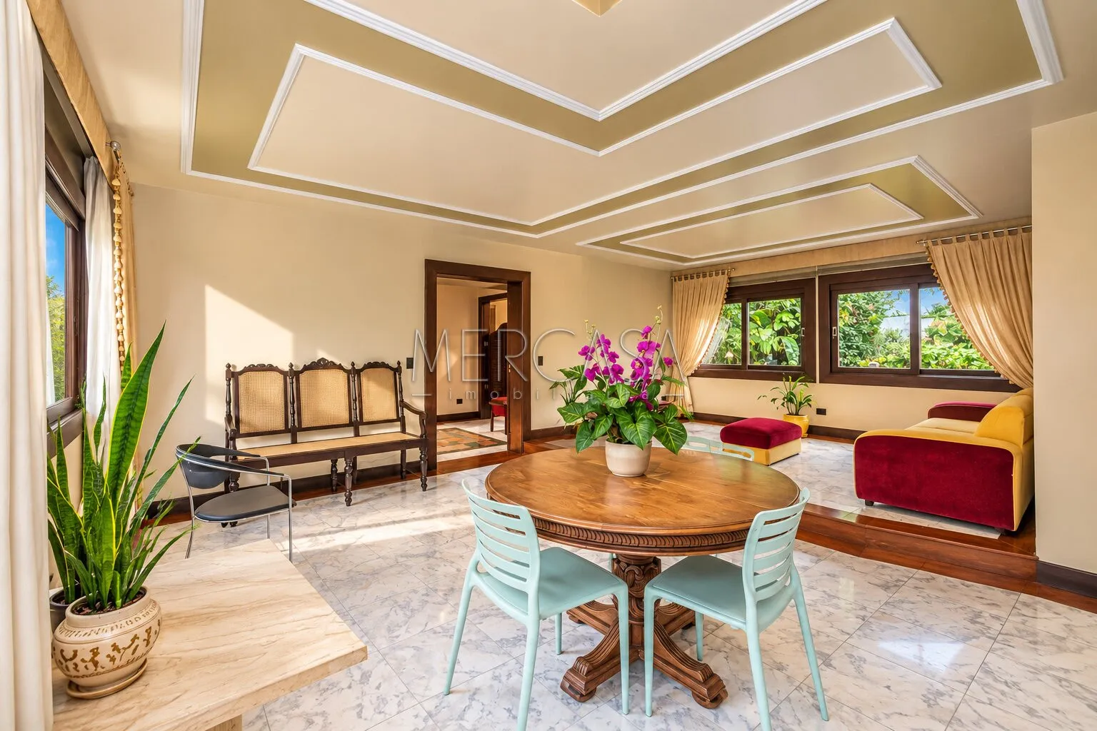 3-bedroom house with a bathtub in Curitiba