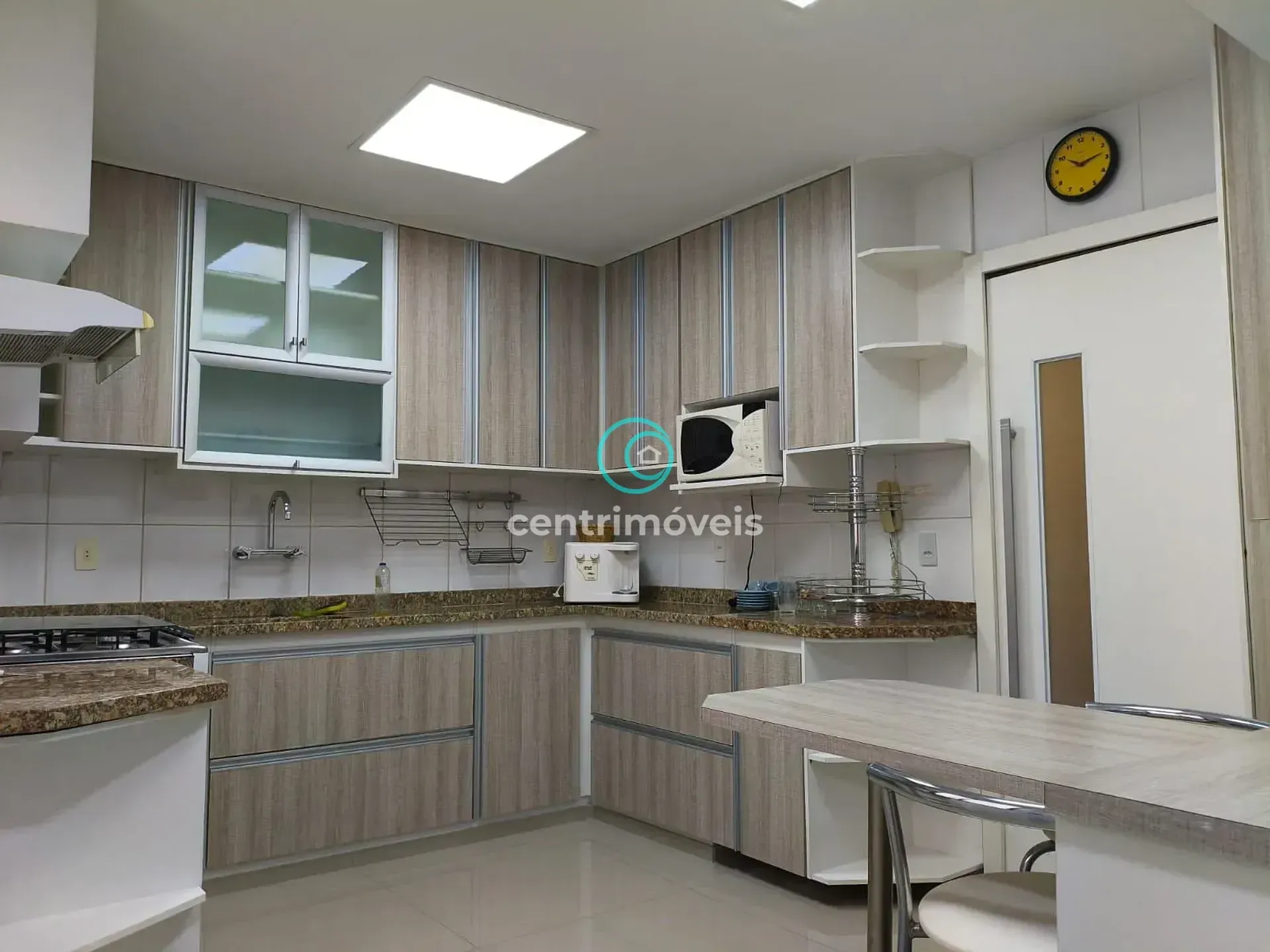 Apartamento mobiliado com 4 quartos e 3 banheiros — photo 6