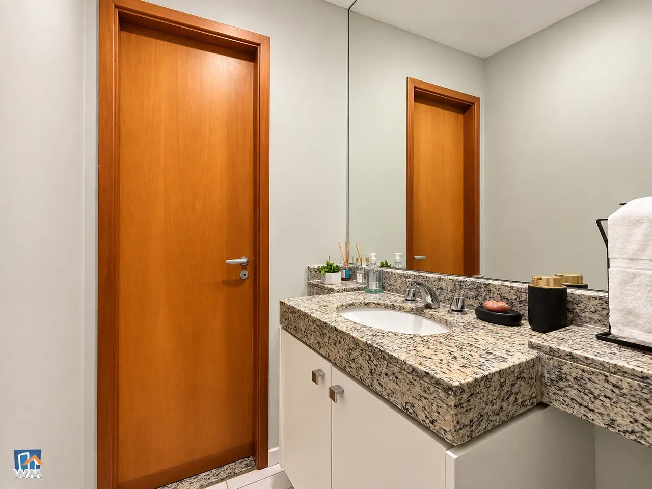 Furnished apartment, 80 m², with a walk-in closet — photo 8