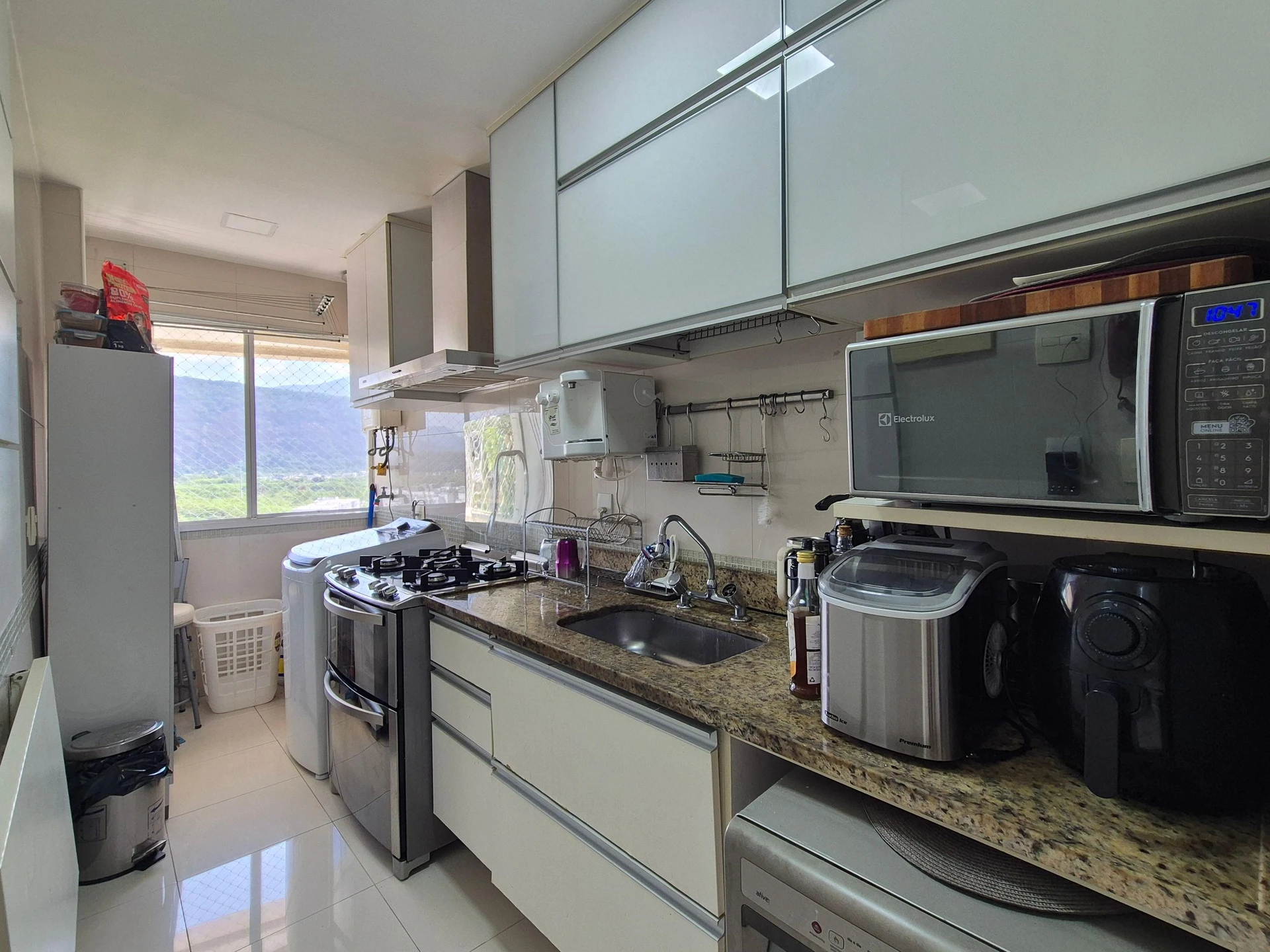 Furnished 2-bedroom apartment with private BBQ — photo 32