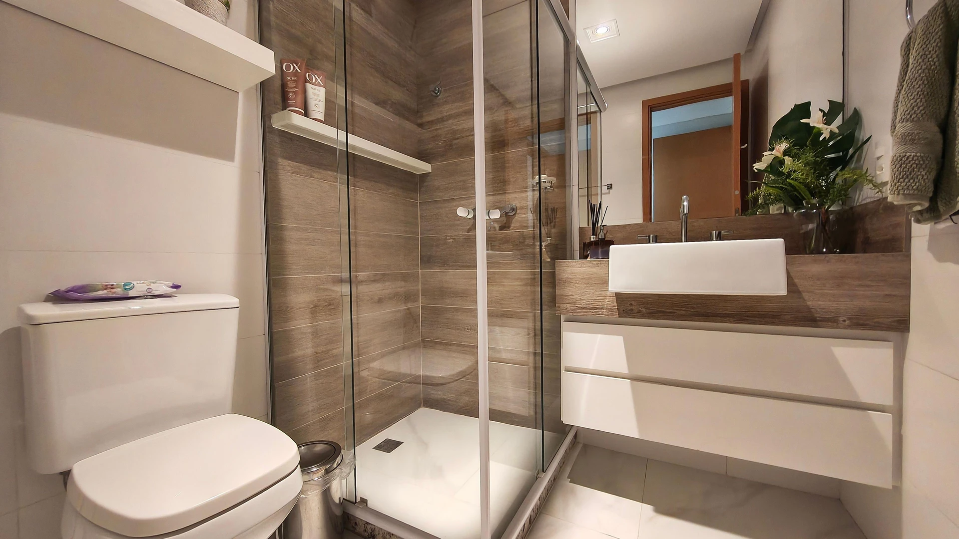 Furnished apartment, 160 m², with a glass-enclosed balcony — photo 40