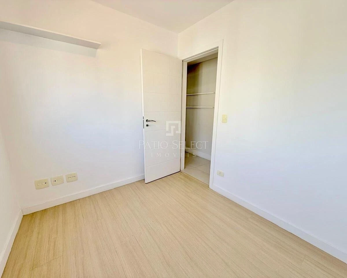 Furnished apartment with 2 bedrooms and glass balcony — photo 40