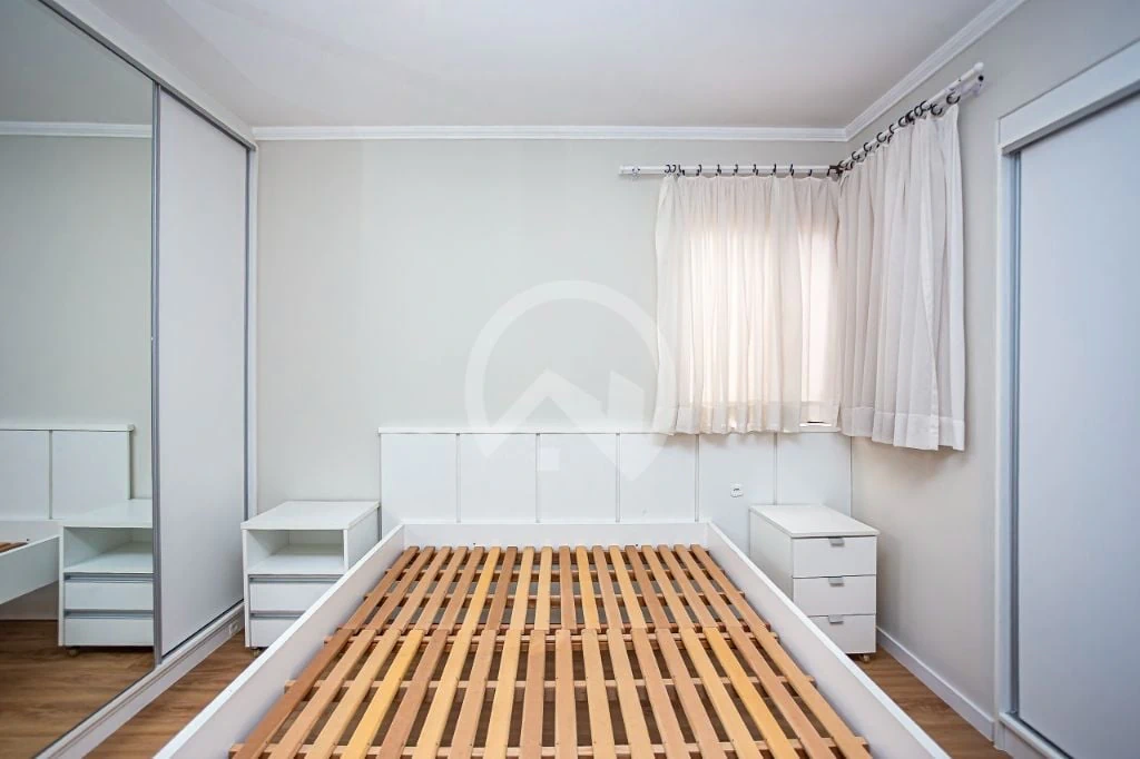 Furnished apartment, 107 m², with a glass-enclosed balcony — photo 12