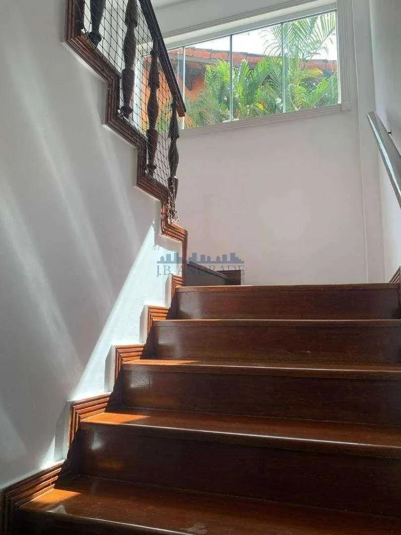 House with 6 en-suite bedrooms and 12 bathrooms — photo 24