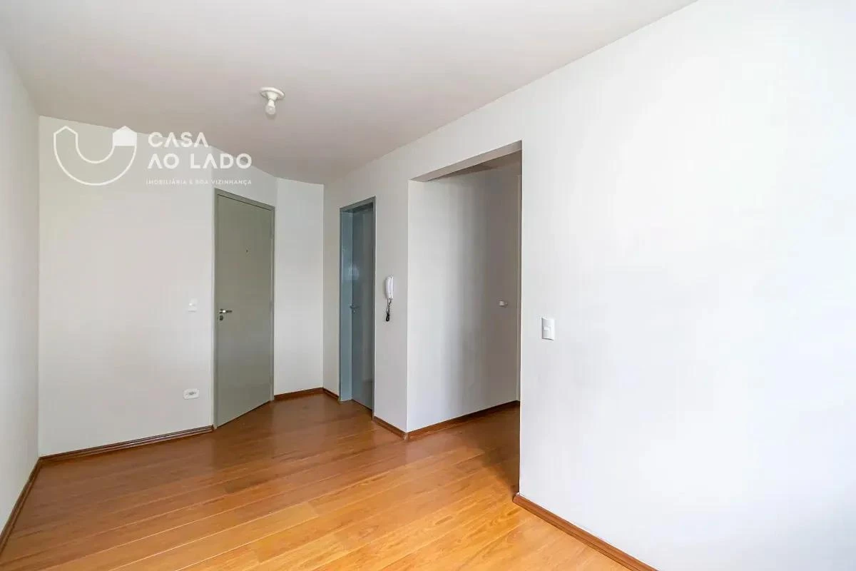 Apartamento com piso de madeira ou laminado, Tingui — photo 12