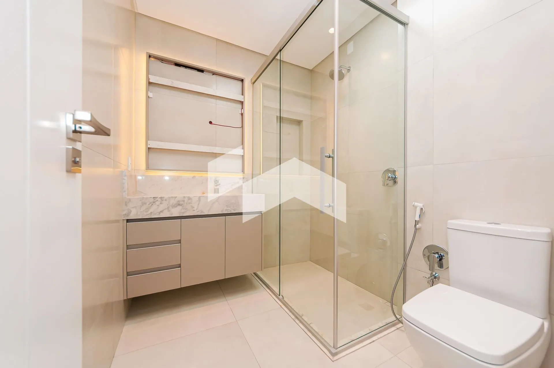 3-bedroom house with a bathtub — photo 38