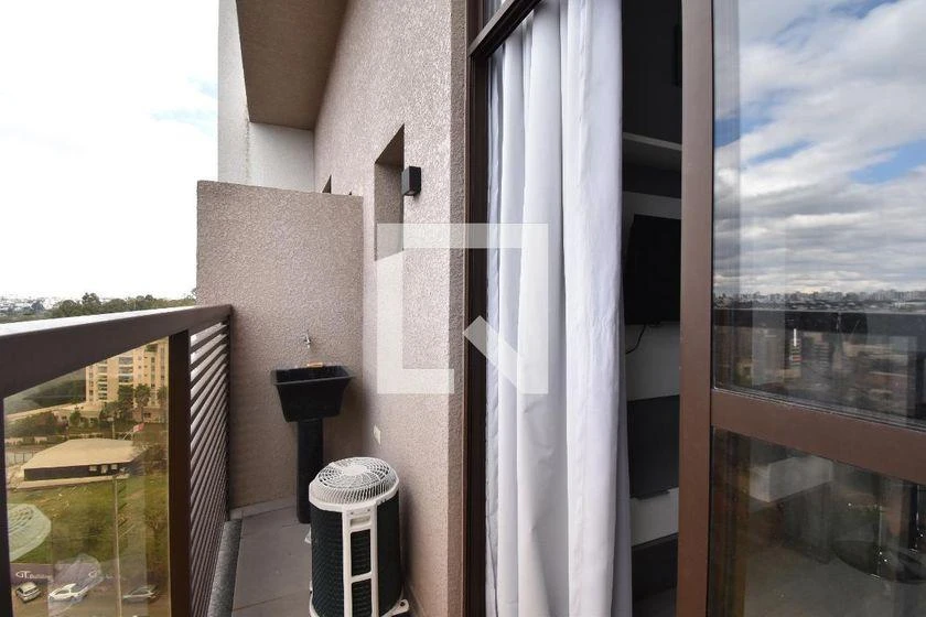 One-bedroom apartment in a building with a gym — photo 16