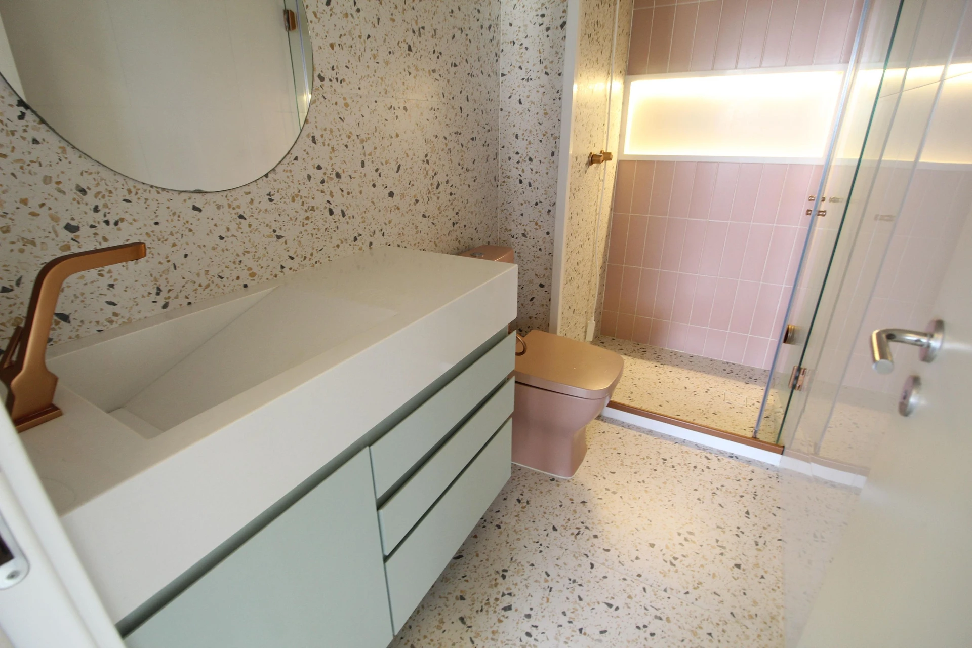 4-bedroom apartment in a building with a sauna — photo 21