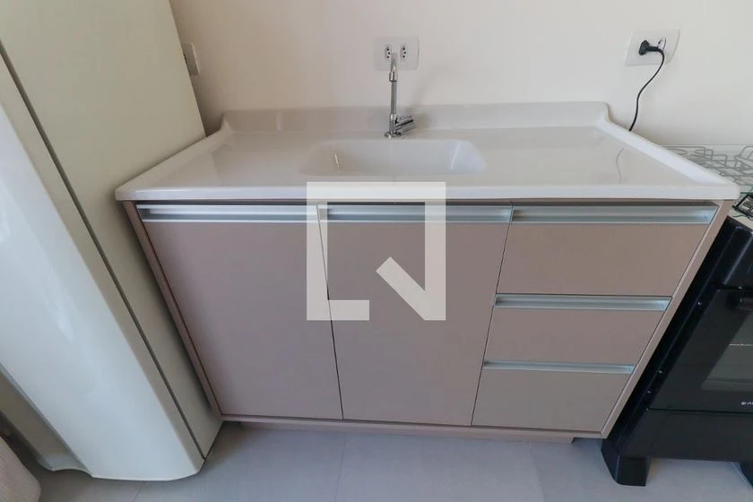 Furnished studio with 1 bedroom and 1 bathroom — photo 2