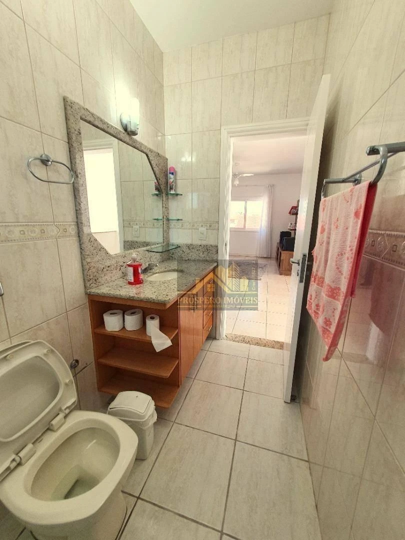 Casa de 5 dormitorios con balcón cerrado con vidrio — photo 9