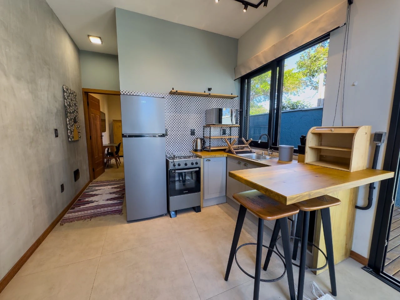Furnished apartment with balcony and open-plan kitchen — photo 8