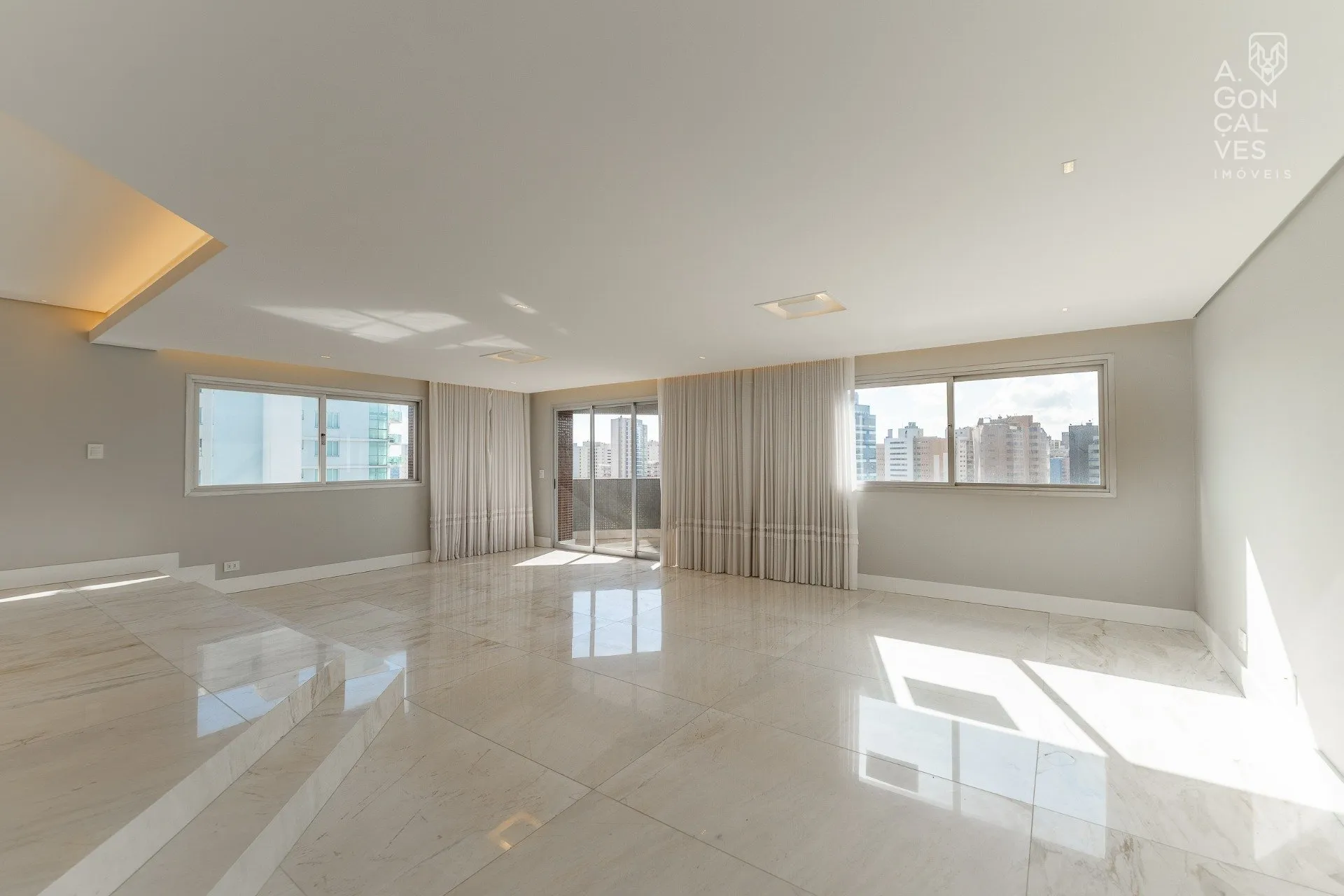 479 m² apartment with 4 bedrooms and 4 parking spaces — photo 4