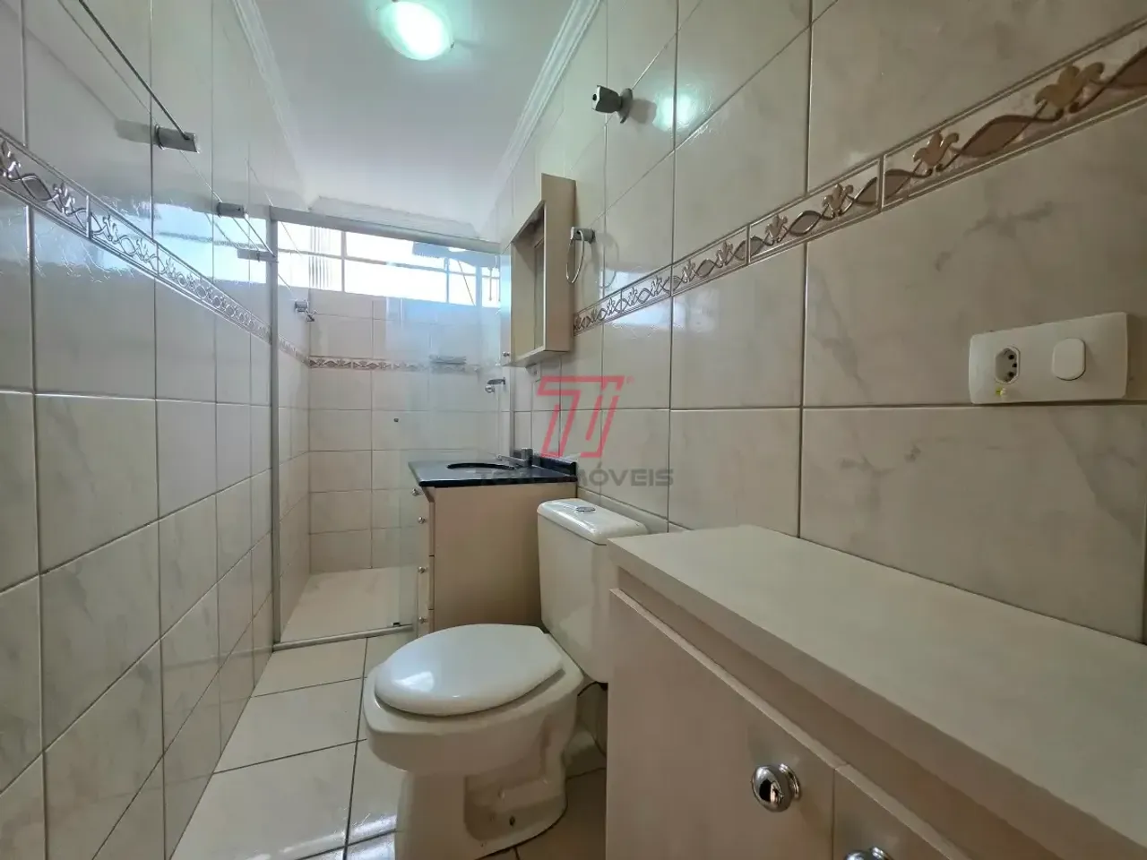 71 m² apartment with 2 bedrooms and wood floors — photo 11