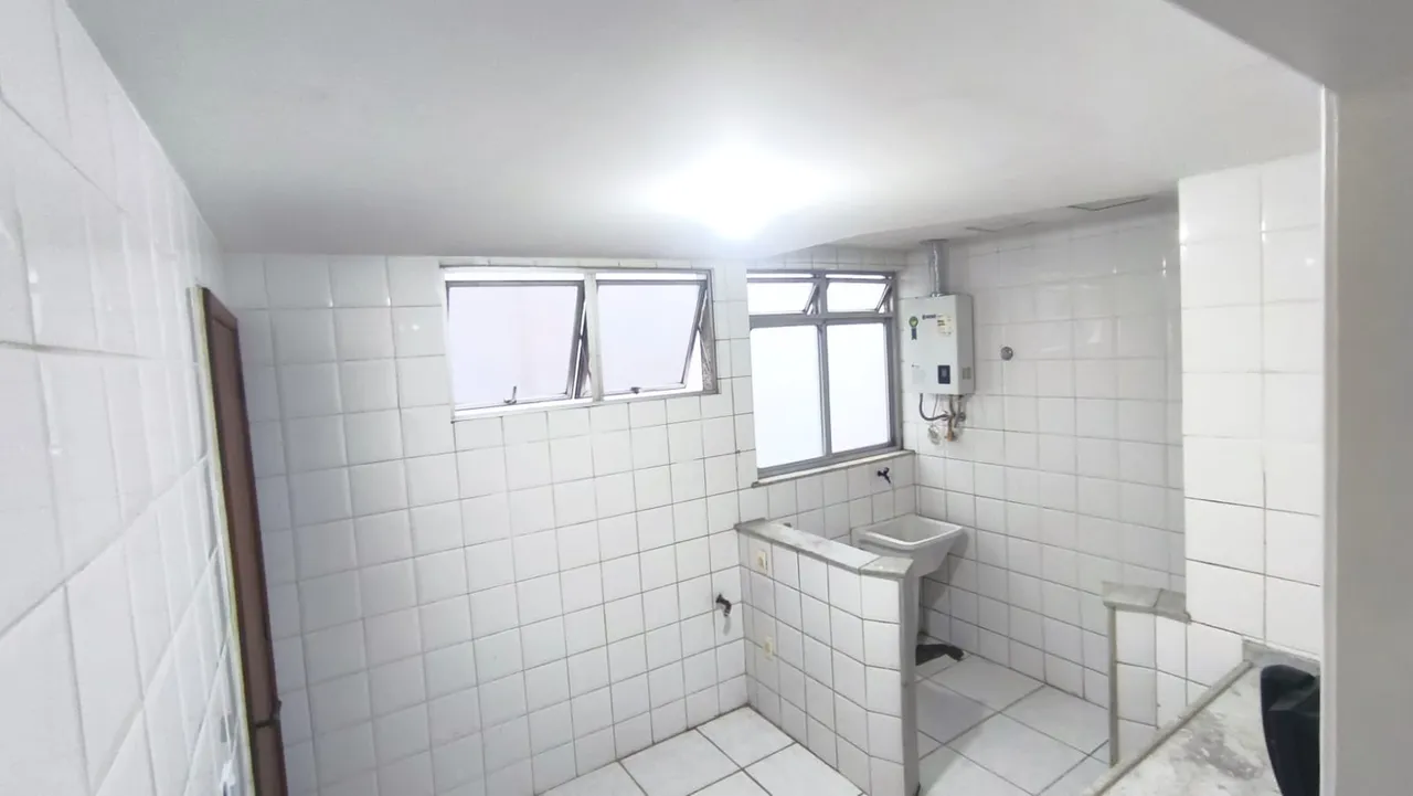 3-bedroom apartment with 3 bathrooms and balcony — photo 3