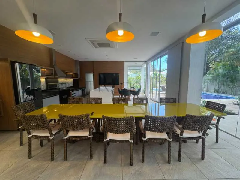 Furnished house with an open-plan kitchen and 5 bedrooms