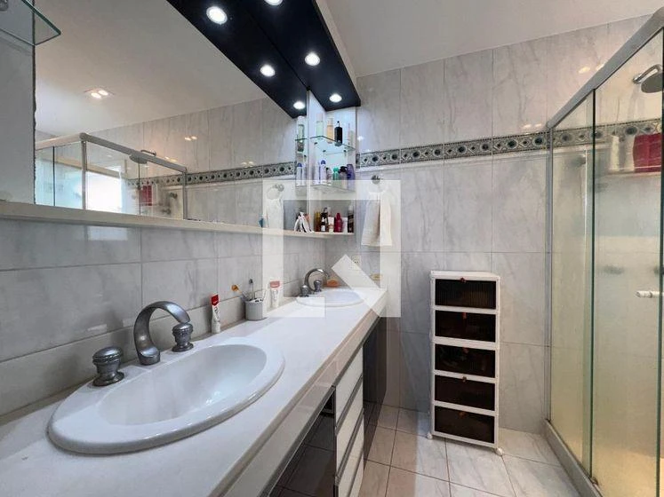5-bedroom house with a bathtub in Rio de Janeiro — photo 12