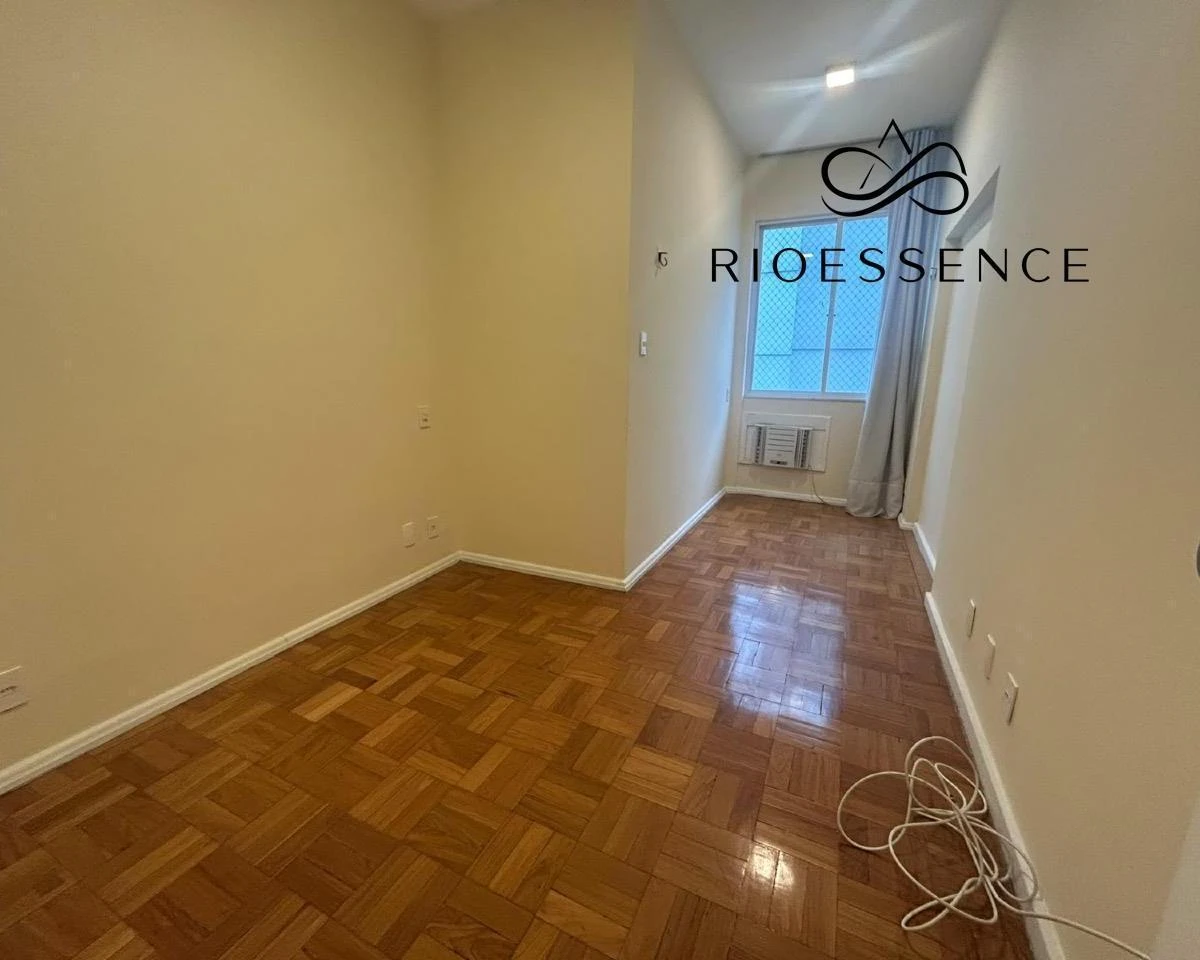 Apartment, 50 m², with wood or laminate floors — photo 2