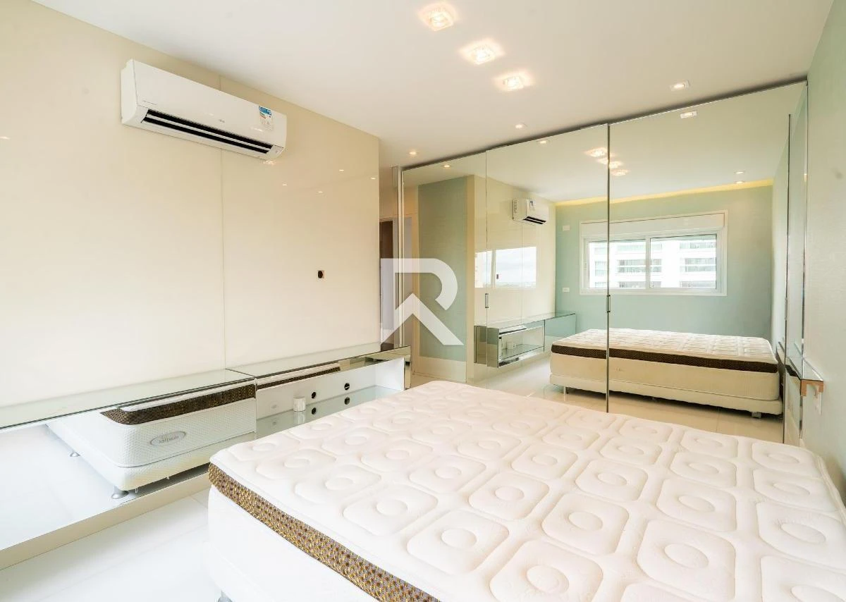 276 m² apartment with a bathtub and floor-to-ceiling windows — photo 26