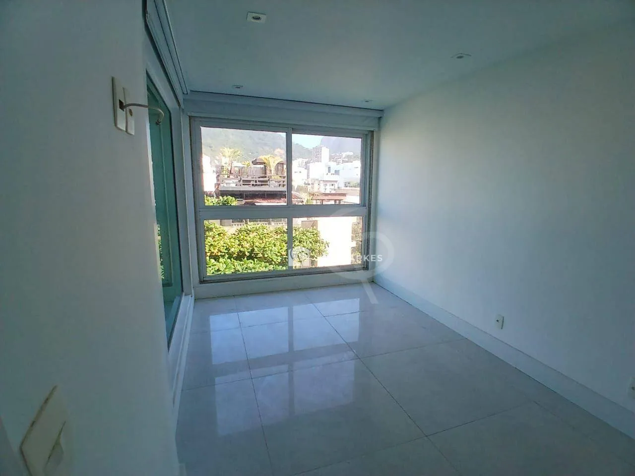 Penthouse with 3 bedrooms and 4 bathrooms — photo 29