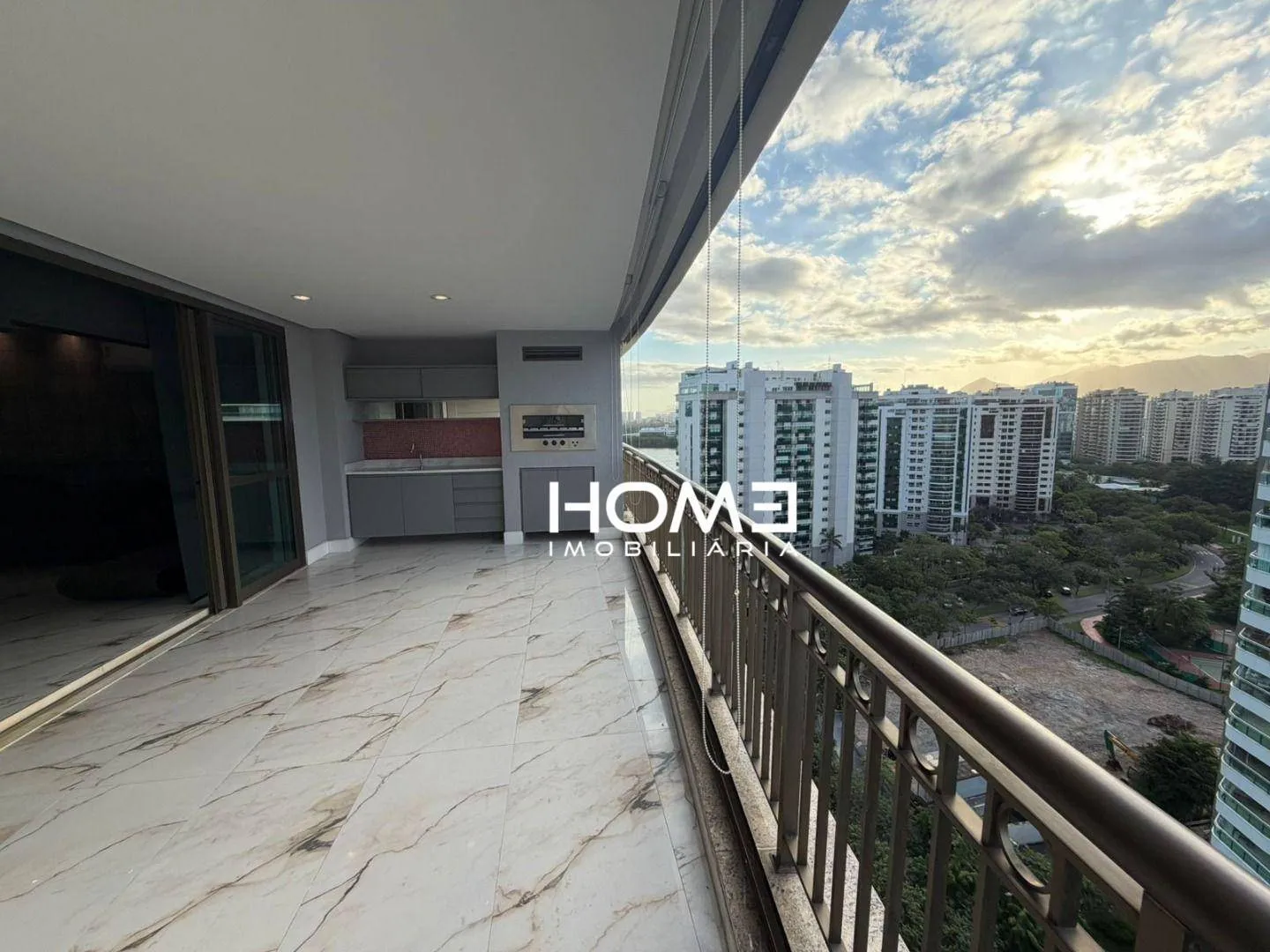 Furnished apartment, 365 m², with floor-to-ceiling windows — photo 52