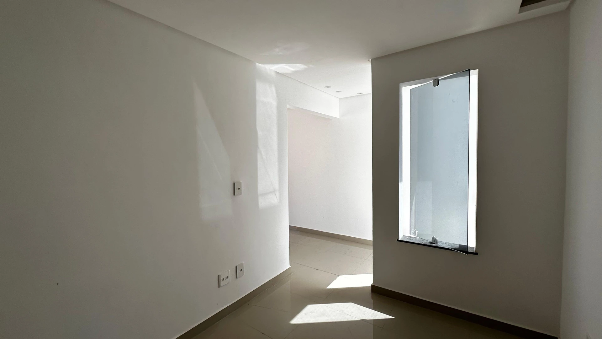 Casa com 4 quartos e 3 suítes, 2 vagas de garagem — photo 11